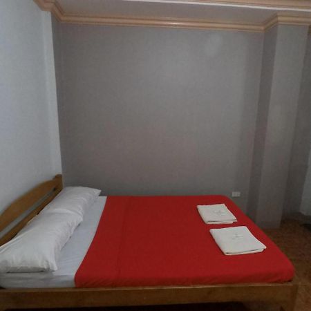 Pe'Re Aristo Guesthouse Мандауе-Сіті Екстер'єр фото