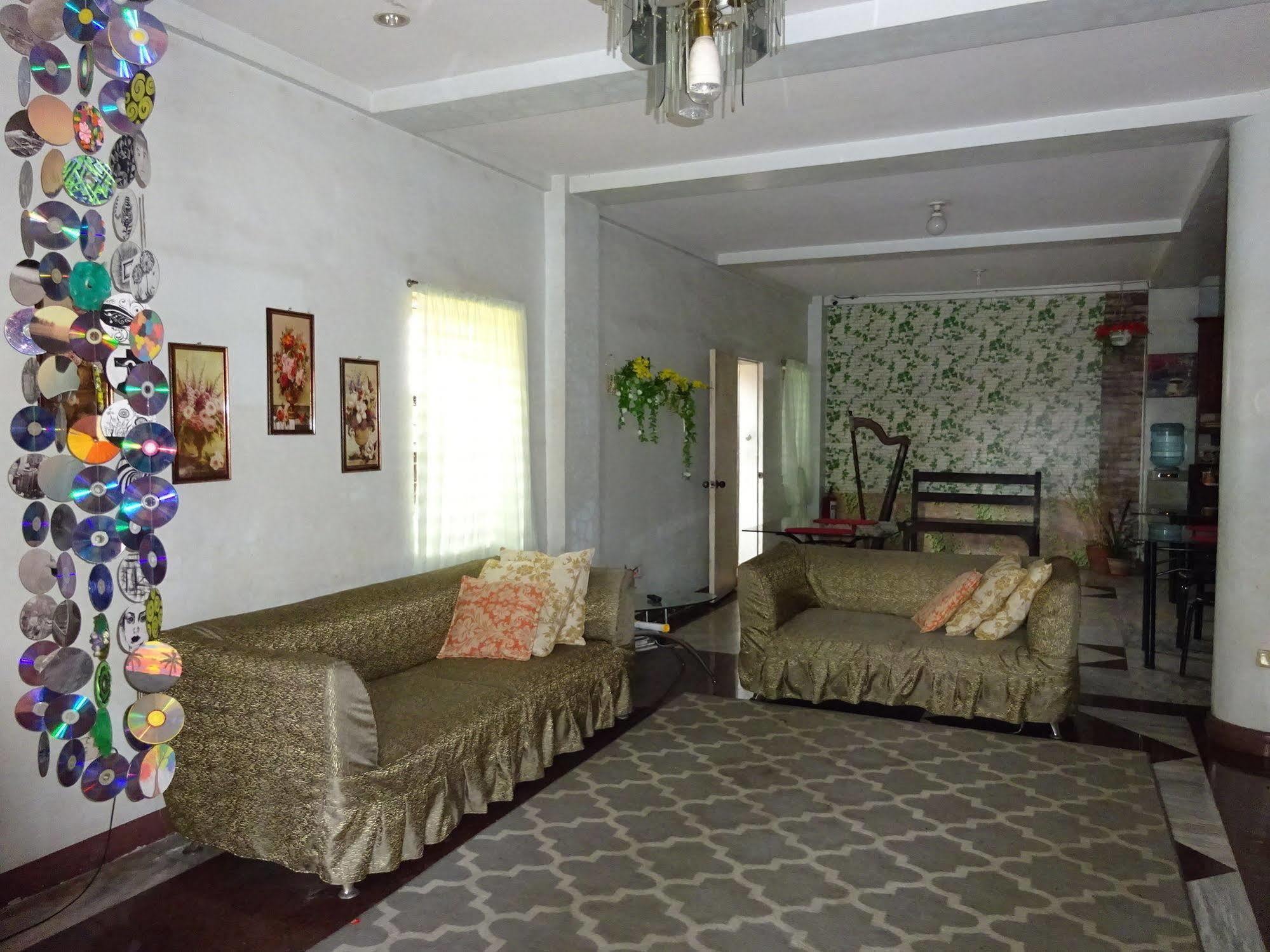 Pe'Re Aristo Guesthouse Мандауе-Сіті Екстер'єр фото