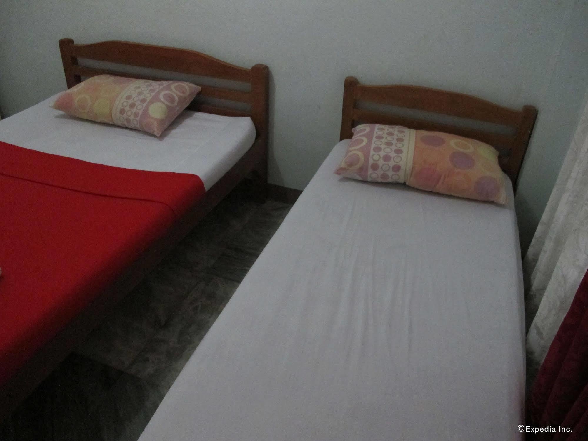 Pe'Re Aristo Guesthouse Мандауе-Сіті Екстер'єр фото