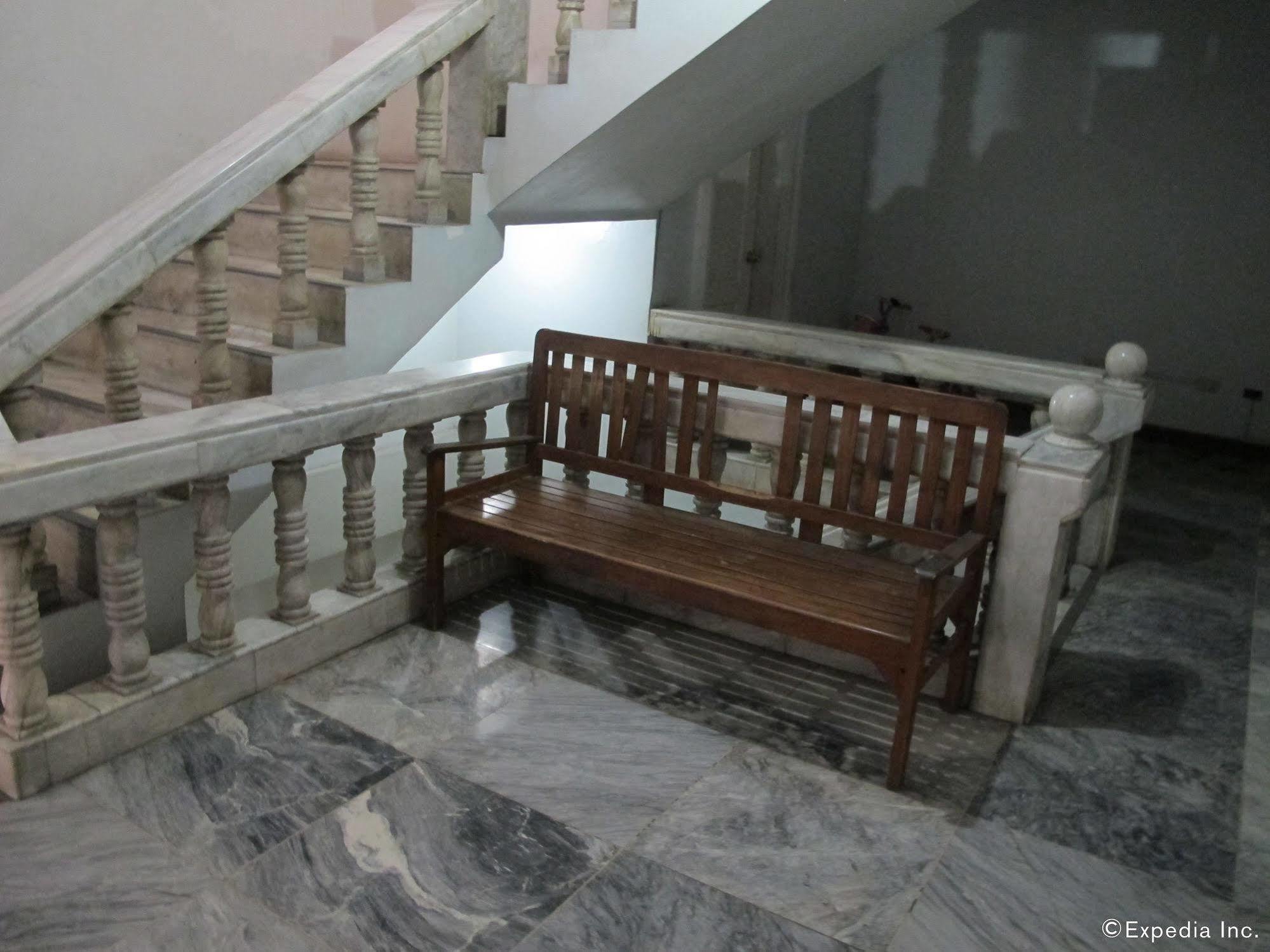 Pe'Re Aristo Guesthouse Мандауе-Сіті Екстер'єр фото