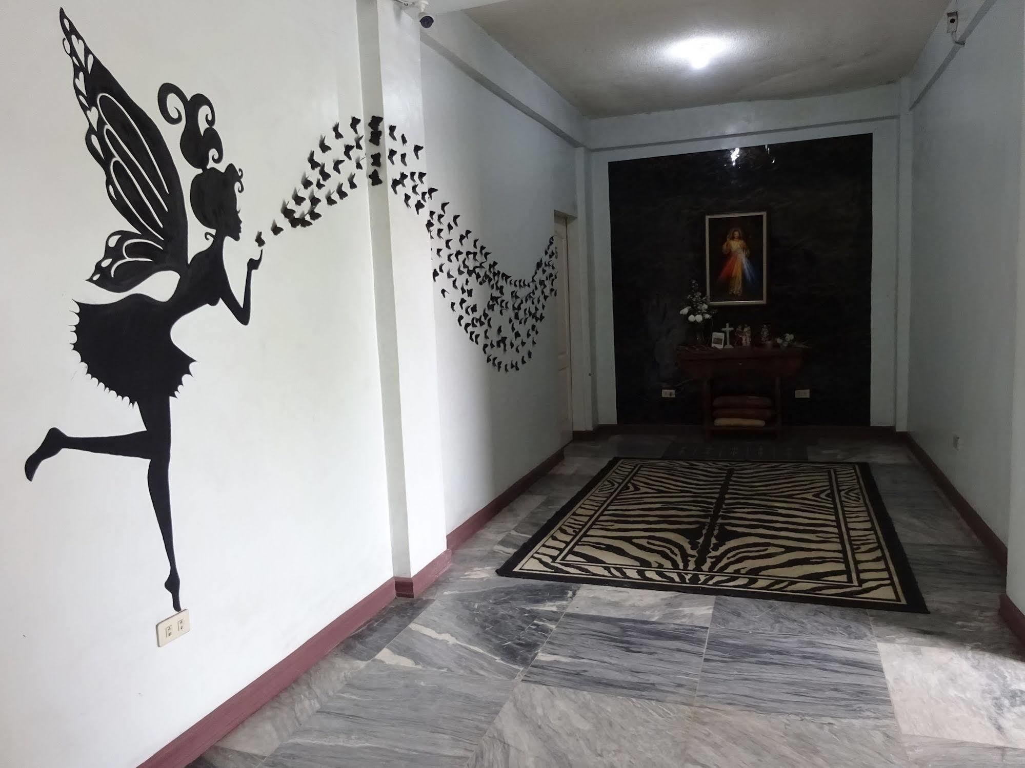 Pe'Re Aristo Guesthouse Мандауе-Сіті Екстер'єр фото