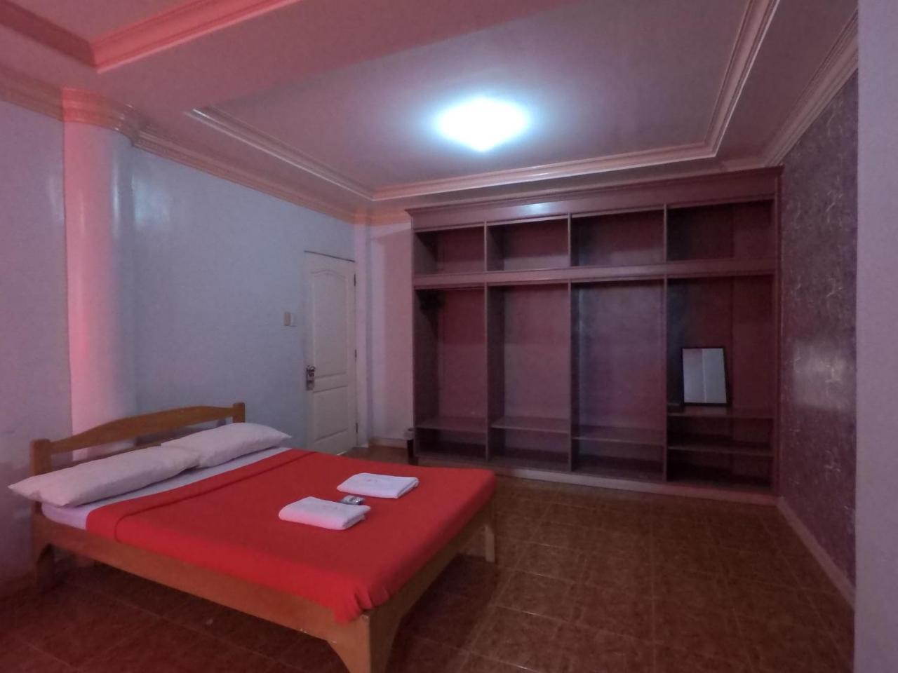 Pe'Re Aristo Guesthouse Мандауе-Сіті Екстер'єр фото