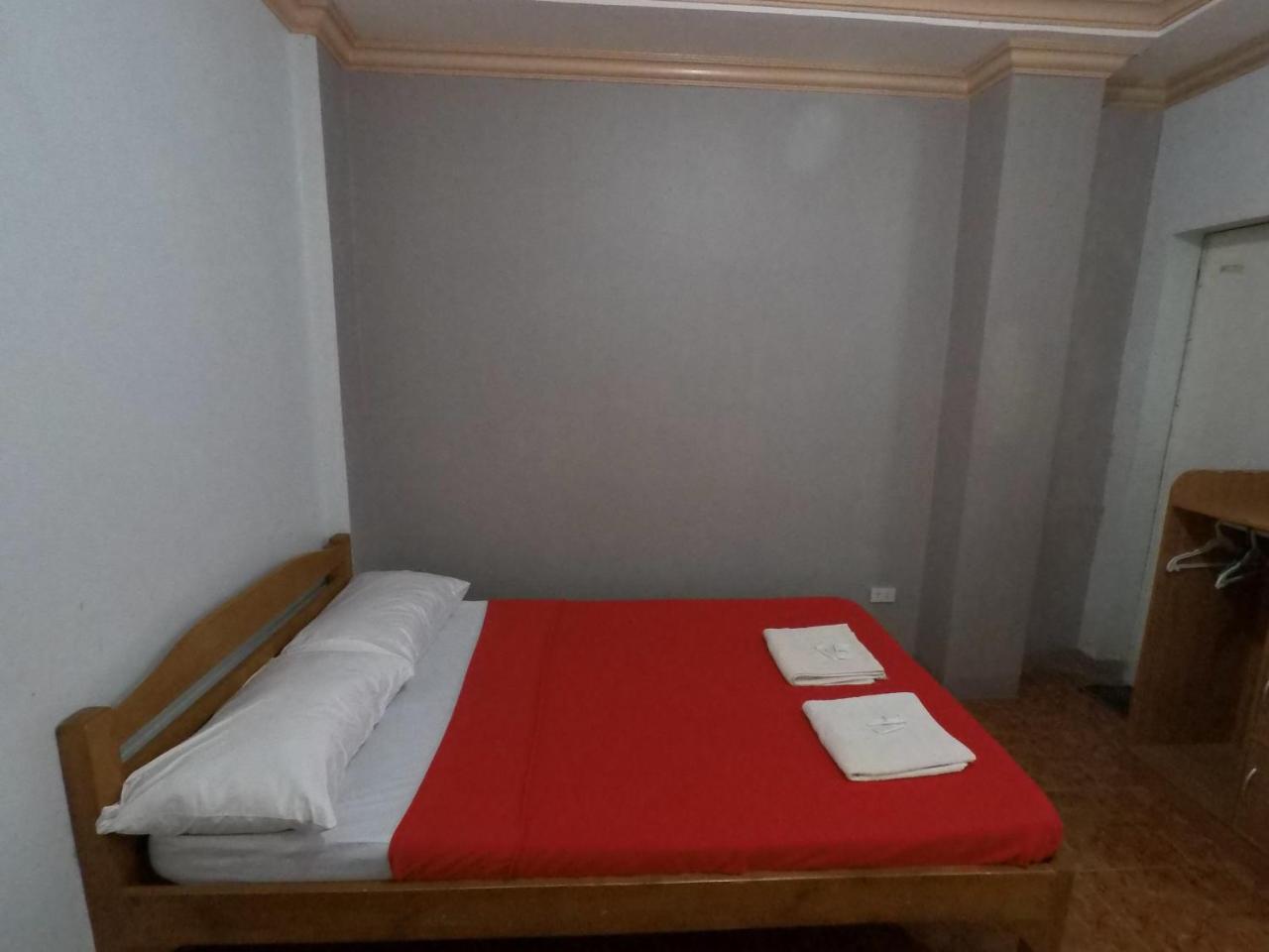 Pe'Re Aristo Guesthouse Мандауе-Сіті Екстер'єр фото