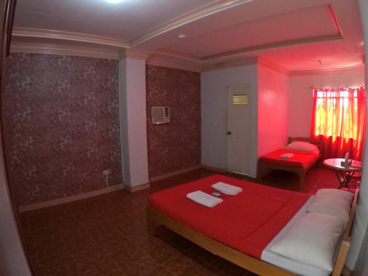 Pe'Re Aristo Guesthouse Мандауе-Сіті Екстер'єр фото