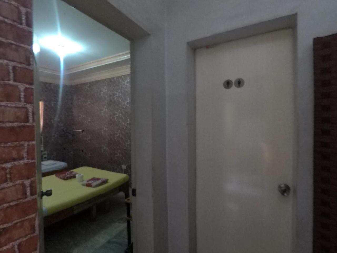 Pe'Re Aristo Guesthouse Мандауе-Сіті Екстер'єр фото